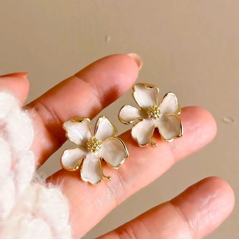 Aretes Flor Blanca - Image 3