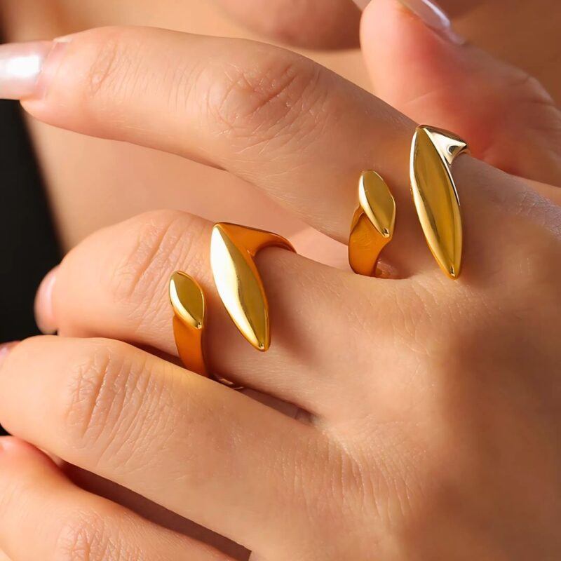 Alternative view of Anillo Abstract Twist