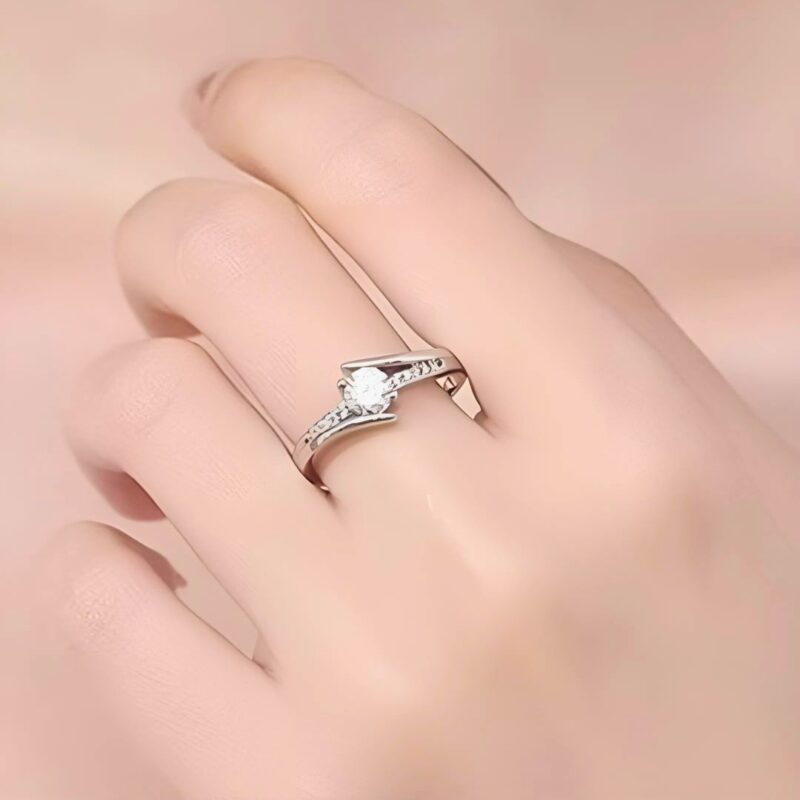 Alternative view of Anillo Angle Shine