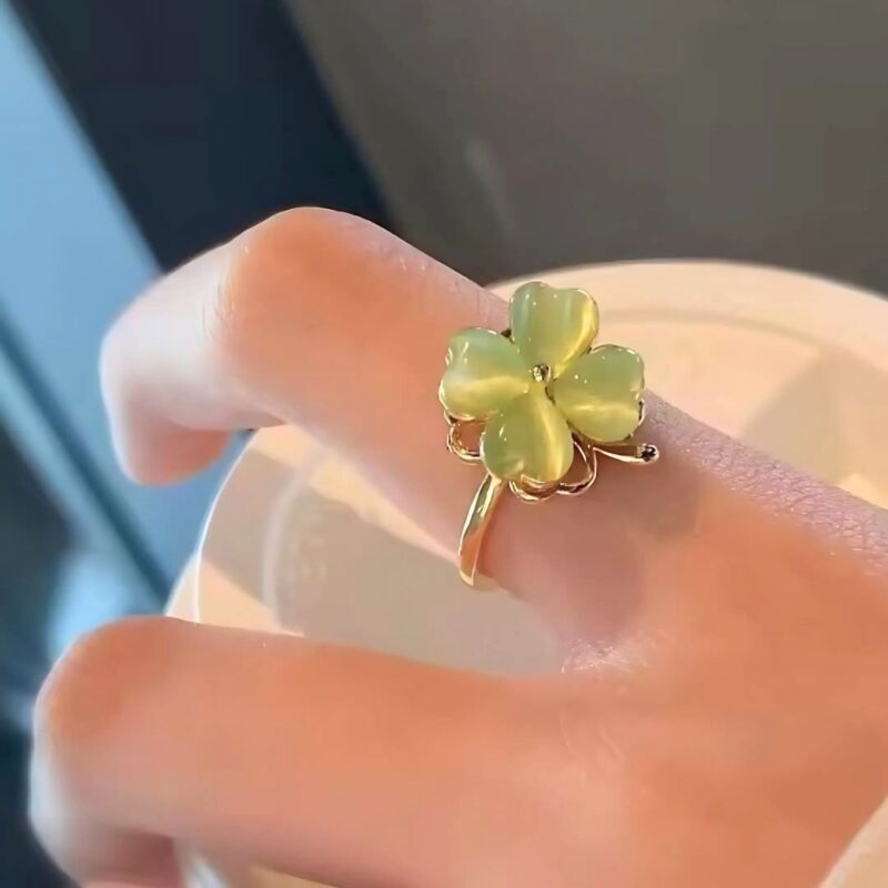 Alternative view of Anillo Lucky Clover
