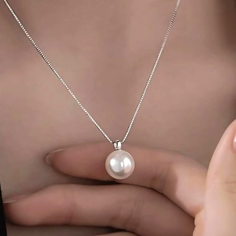 Alternative view of Collar Perla