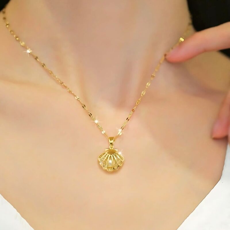 Alternative view of Collar Aurelia Shell