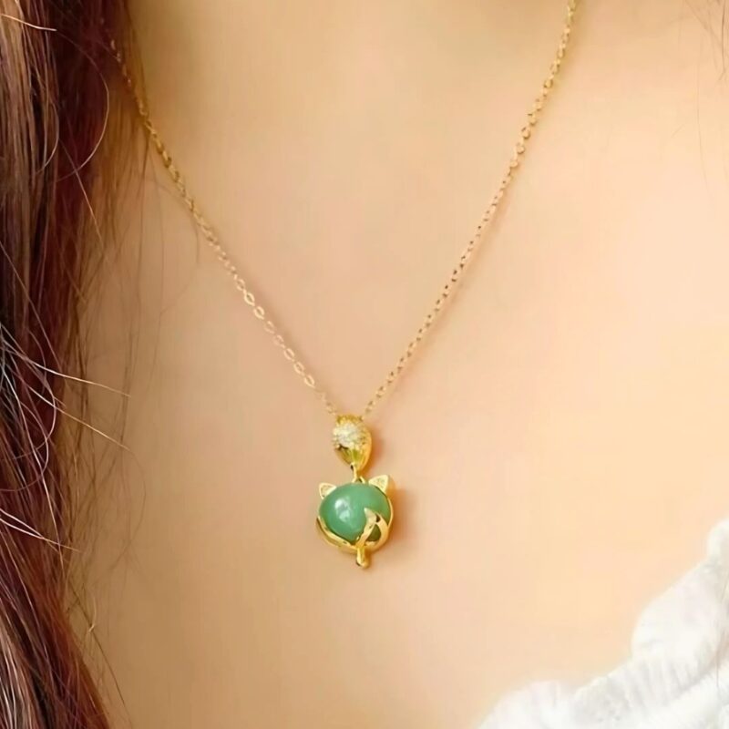 Alternative view of Collar Aurora Kitty