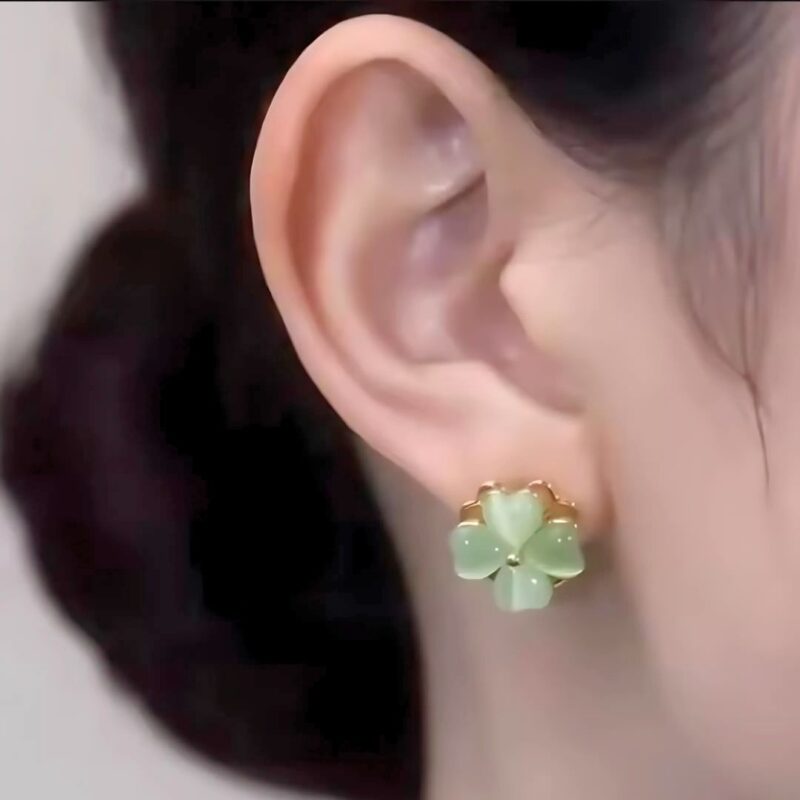 Alternative view of Aretes Lucky Clover