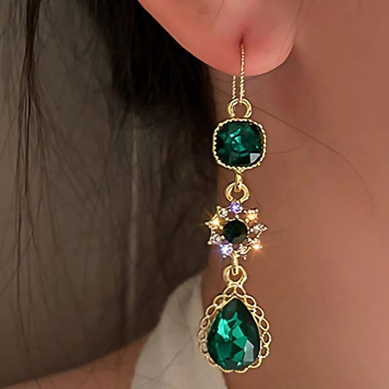 Alternative view of Aretes Green Tear