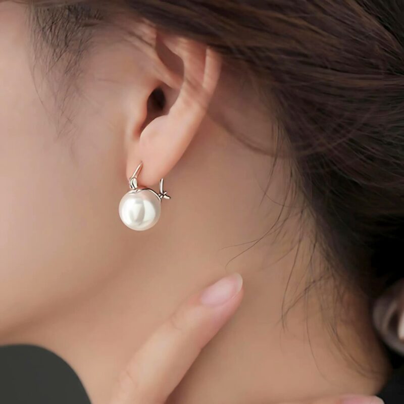 Alternative view of Aretes Perla