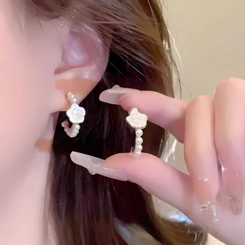 Alternative view of Aretes Flor Perla